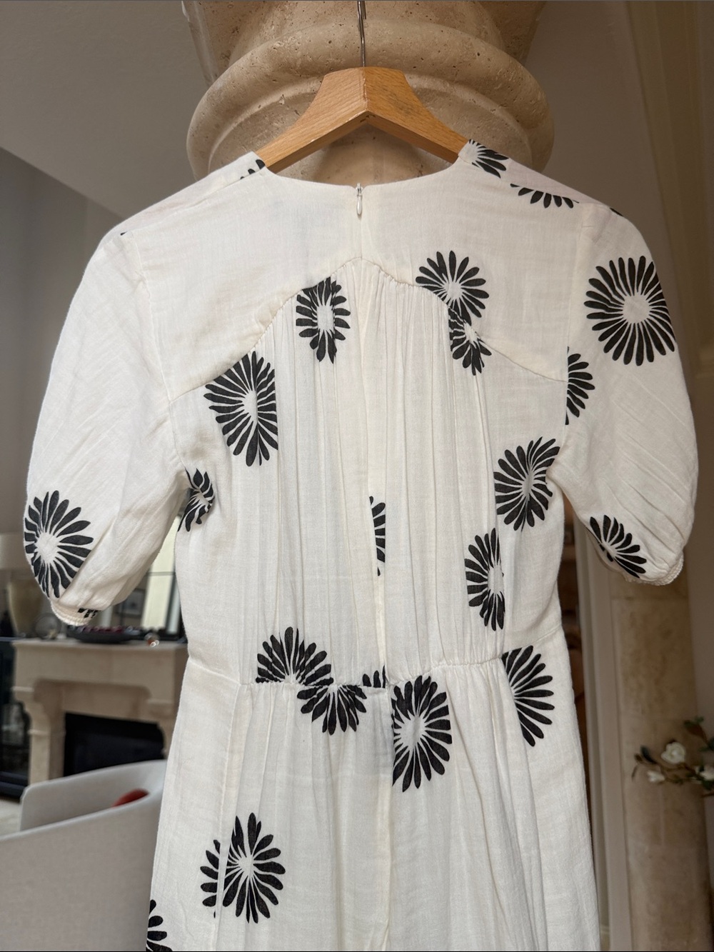 ME+EM Cheesecloth Modern Daisy Print Midi Dress Crème Black Sz 2 - Picture 16 of 17